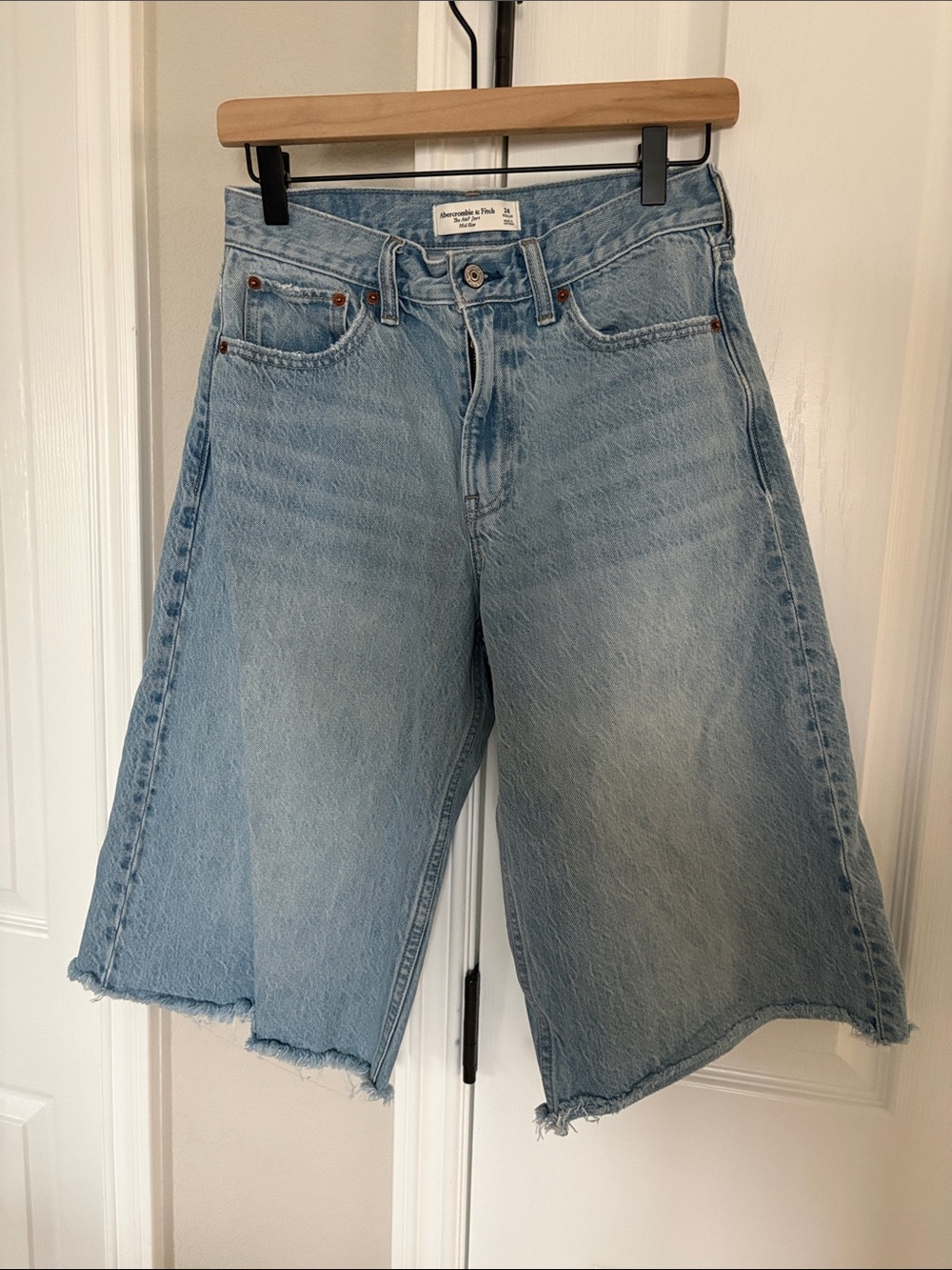 Abercrombie & Fitch Light Wash Denim jorts